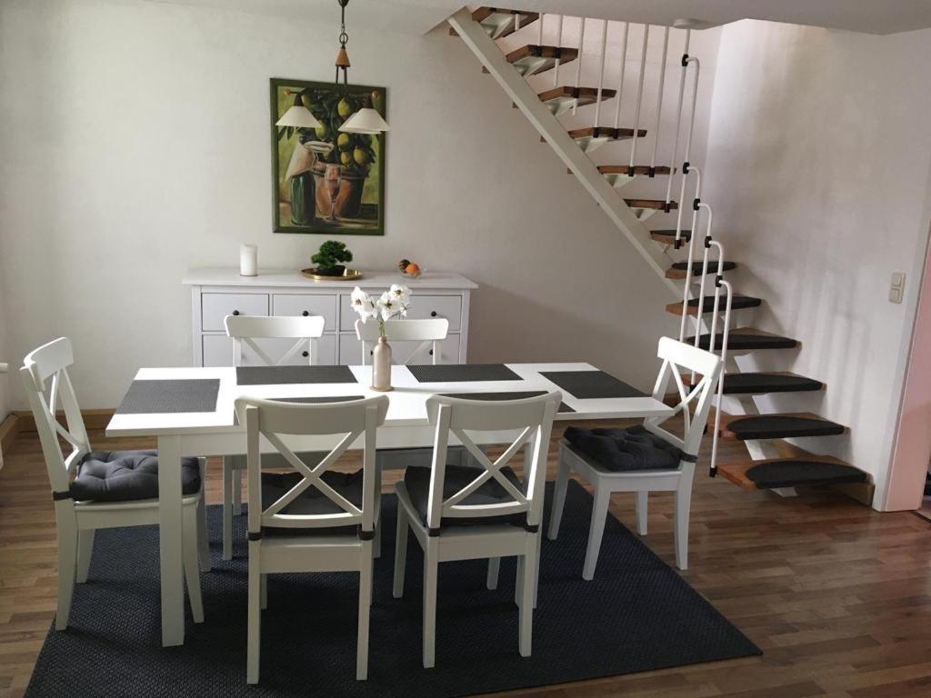 Schoene Grosse Wohnung, Terrasse, Kamin, Parkplatz, 2 Schlafzimmer 格赖夫斯瓦尔德 外观 照片